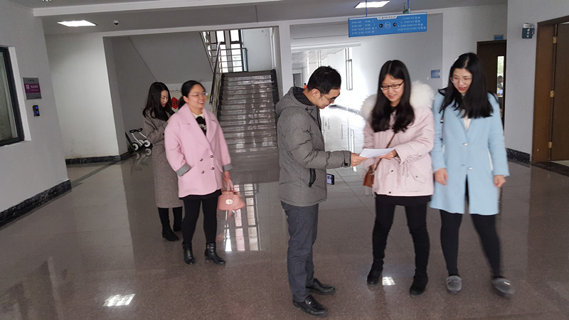 sc_021049_067295.jpg 2018-2-26-新学期课堂一派生机盎然-国产传媒
开学查课纪实 (1)_副本.jpg